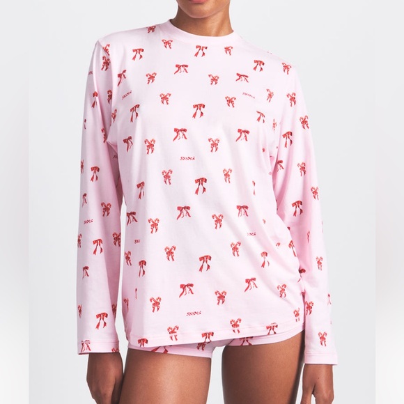 Skims Boyfriend Long Sleeve T-Shirt And Short Sleeve Boxer Set - Picture 2 of 4